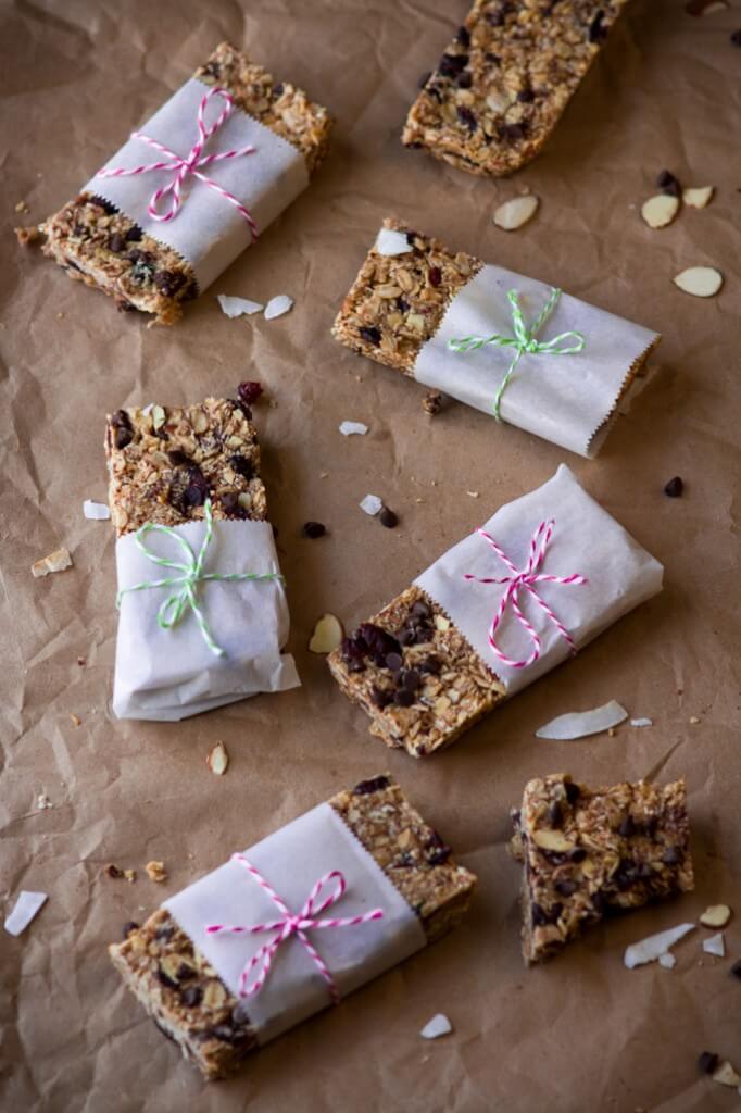 Healthy honey peanut butter granola bars. Healthier alternative to a store-bought energy and granola bars. Simple, customizable, delicious and homemade.