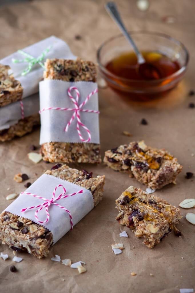 Healthy honey  peanut butter granola bars. Healthier alternative to a store-bought energy and granola bars. Simple, customizable, delicious and homemade.