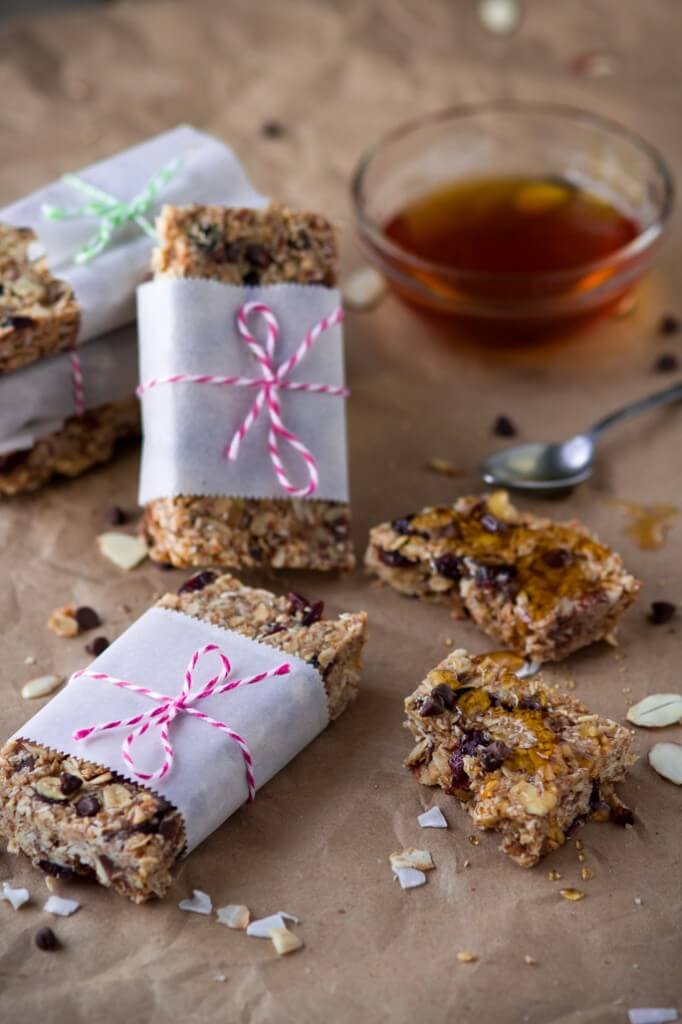 Healthy honey peanut butter granola bars. Healthier alternative to a store-bought energy and granola bars. Simple, customizable, delicious and homemade.