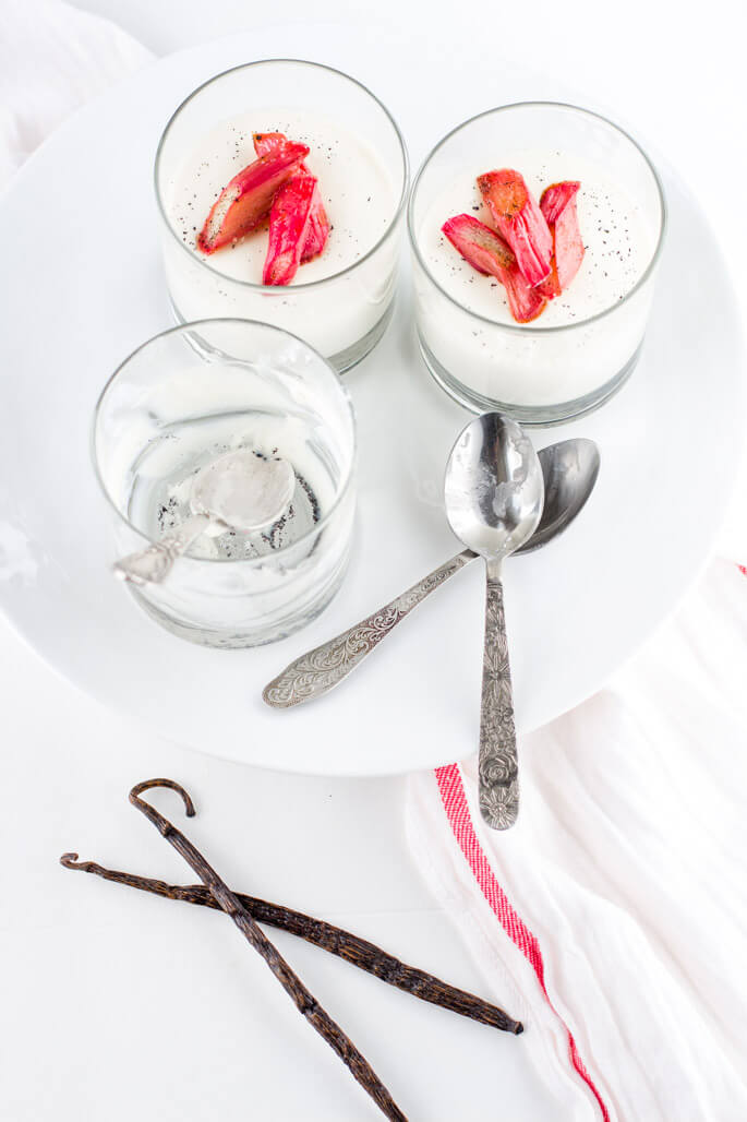 Vanilla panna cotta with roasted rhubarb | The Pure Taste