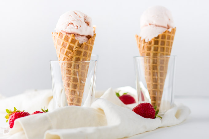 Roasted strawberry and buttermilk ice cream recipe. Delicate aroma of the roasted strawberries combined with the tartness of buttermilk and sourness of the lemon, plus the fragrance from the lemon zest takes the strawberry ice cream to a whole new level. VERY delicious summer ice cream!