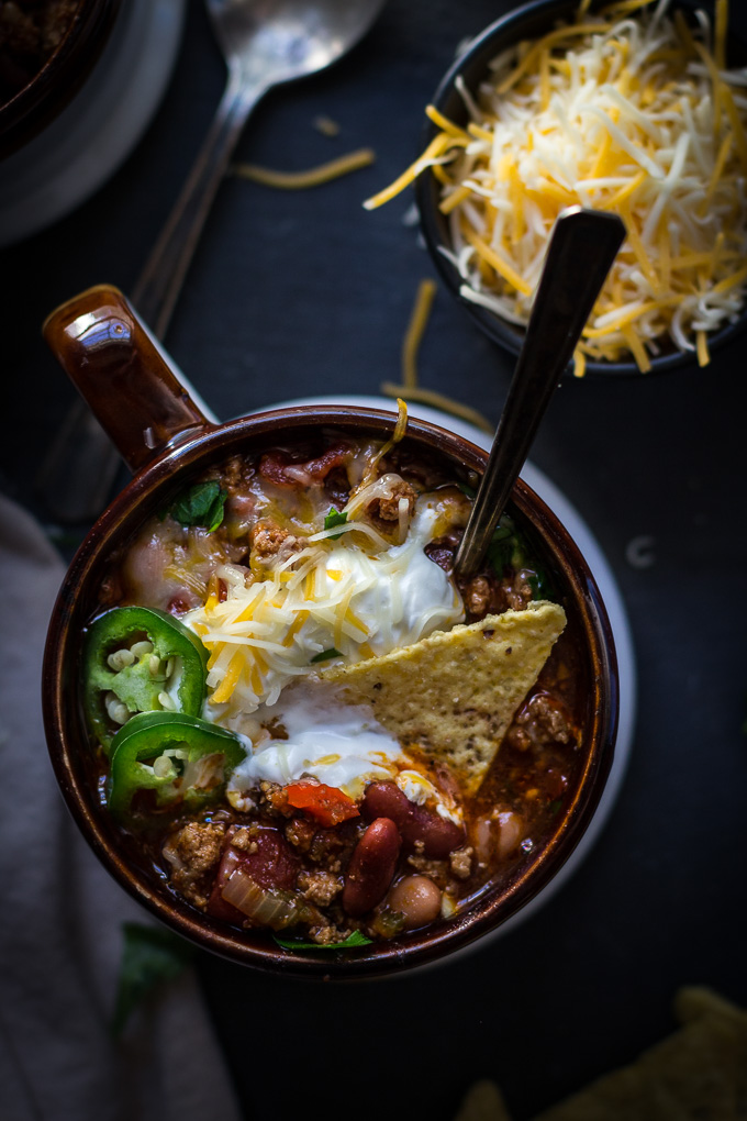 Quick and healthy turkey chili recipe. A lighter alternative to a beef chili to soothe, nourish and comfort you during cold days. Grab some corn chips and enjoy it for lunch or dinner.