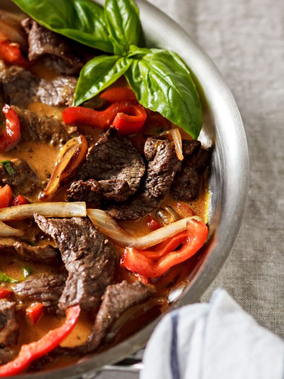 20 minute Light and Easy Thai red curry beef dinner