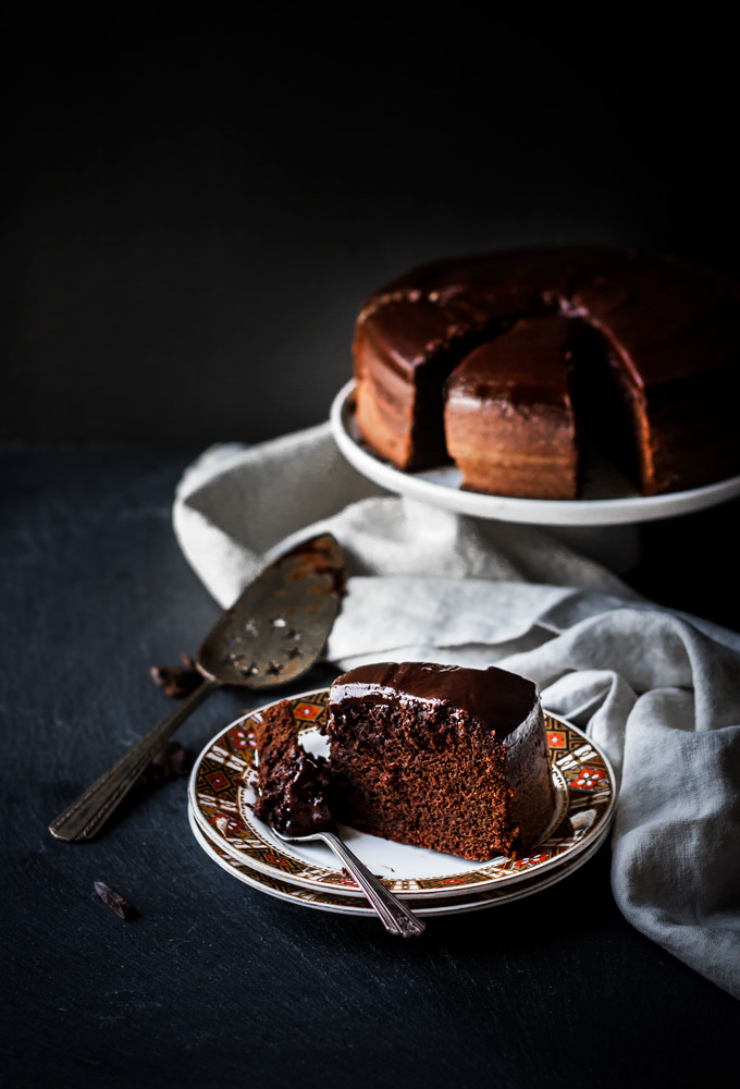 This Baileys chocolate cake with chocolate ganache recipe is a pure chocolate pleasure. Perfect for St. Patrick’s Day, Valentine’s Day, special occasions or simply when you crave for chocolate. If you love chocolate and Irish cream liquor, then this cake is a must try. You will be rewarded with the gorgeous rich chocolate cake with a shiny flavorful ganache on top. #cake #chocolate #chocolatecake #baileys #irishcream #dessert