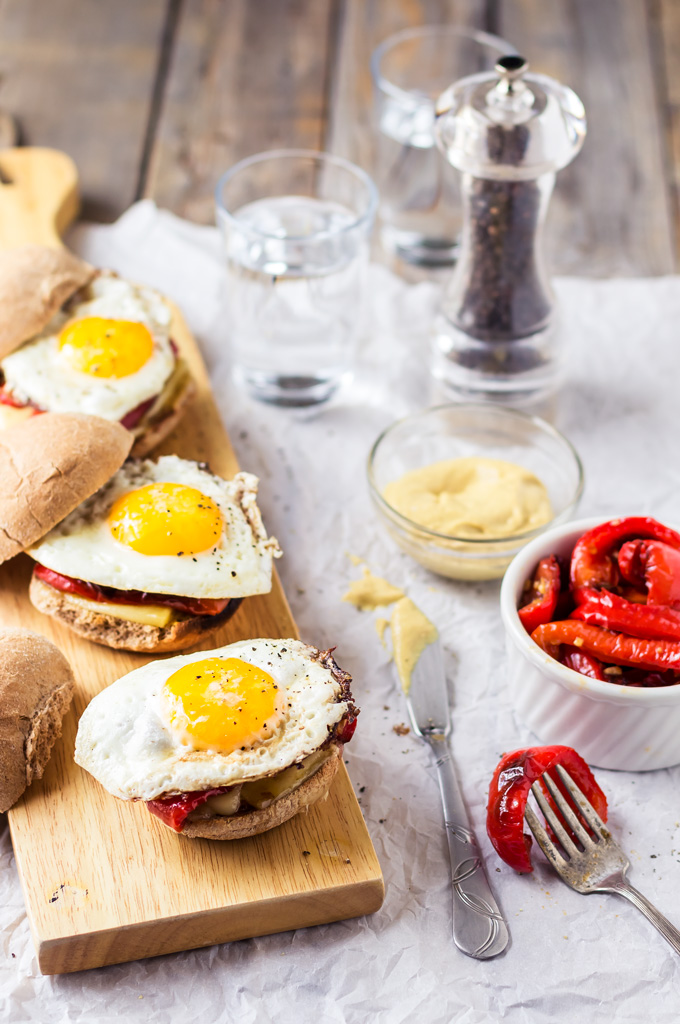 This breakfast egg sandwich recipe is healthy, easy to make and a delightful option to make for breakfast or brunch. With just 5 ingredients and 15 minutes, you’ll have a delicious, healthy egg breakfast sandwich to comfort you and make your day a little better and happier. Head over to the blog to learn how to make egg sandwich. #eggsandwich #sandwich #recipe #eggs