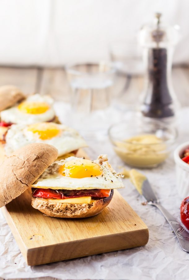 Healthy Breakfast Egg Sandwich With Roasted Peppers | The Pure Taste